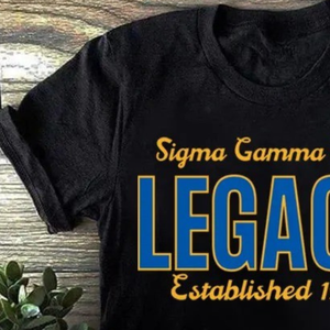 T-shirt Sigma Gamma Rho Legacy noir à manches courtes avec motif graphique, vêtement de sororité grecque personnalisé, tenue décontractée d'été - Product Image 5