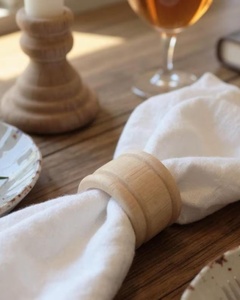 Porte-serviettes de mariage en bois de hêtre, design moderne et luxueux, écologique, durable, fait main, anneaux à serviettes, décoration de table - Product Image 6