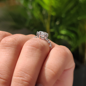 Anillo de Compromiso y Boda Clásico con Diamantes Marquise y Detalles Laterales Marquise, Diamante Cultivado en Laboratorio, Oro Sólido de 14K, Moderno para Mujer - Product Image 4