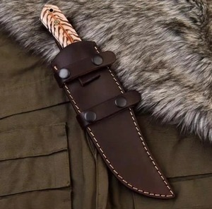Couteau à dépecer en acier de Damas avec manche en résine et étui en cuir artisanal, couteau à lame fixe personnalisé pour le camping en plein air - Product Image 5