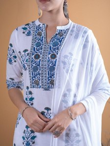 Casual cotton <b>blend</b> kurti with ethnic print mandarin collar three quarter sleeves paired with printed bottom and chiffon dupatta - Product Image 5