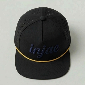 Casquettes de golf personnalisées OEM à 7 panneaux, perforées, découpées au laser, à visière plate et structurées, ODM, faible MOQ, usine de casquettes - Product Image 2