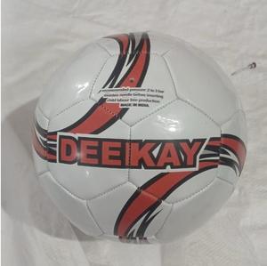 Exportador indio de balones de fútbol de PVC de primera calidad, tamaño oficial, duraderos, impermeables, suaves al tacto, para entrenamiento y partidos. - Product Image 3