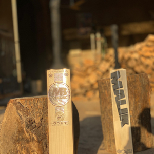 Kit de balle de cricket et de tennis, vêtements de sport d'entraînement, équipement de cricket en plein air, batte de cricket en saule anglais MB Malik GOAT EDITION, le plus grand joueur de tous les temps - Product Image 1