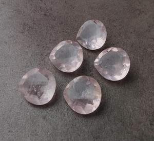 Pierre précieuse naturelle en quartz rose, forme cœur, facettée, calibrée, pour bijoux, pierre de guérison, cristal - Product Image 1