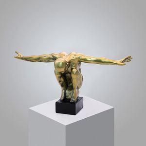 Sculpture en résine de figurine nordique en vol, décoration pour bureau, meuble TV, bar à vin - Product Image 2