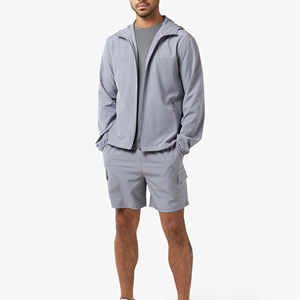 Conjunto corto de chaqueta cortavientos para hombre, diseñado con material transpirable, ideal para uso diario y actividades deportivas. - Product Image 3