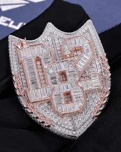 Pendentif Moissanite Iced Out en forme de bouclier, breloque chiffre taille baguette, en argent 925 plaqué rhodium, bijou couronne - Product Image 2