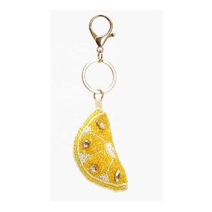Porte-clés et breloque de sac en forme de tranche de citron perlée faits à la main, brodés, pour clés ou sac, accessoires de porte-clés perlés, cadeau pour elle - Product Image 1
