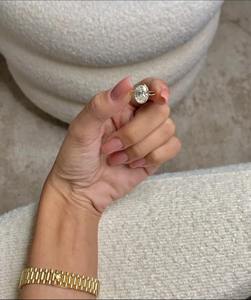 Bague en diamant de laboratoire ovale de 2,5 carats _ Or jaune 14 carats _ Sertissage solitaire moderne _ Certifié IGI - Product Image 1