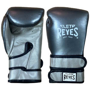 Guantes de Boxeo Profesionales Cleto Reyes Gris/Plateado, Cuero Genuino, Cierre de Velcro, Transpirables, para Entrenamiento de Adultos - Product Image 3