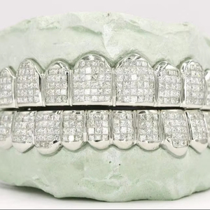 Ensemble complet de luxe Grillz Hip Hop entièrement serti, finition micro-grappe carrée en moissanite, plaqué rhodium sur mesure, bijoux pour dents en argent 925 - Product Image 1
