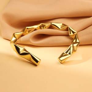 Wholesale Geometric Twisted Gold Plated Brass Open Cuff Bracelet – High Quality Anti-Tarnish Statement <b>Bangle</b> for Women - Product Image 2