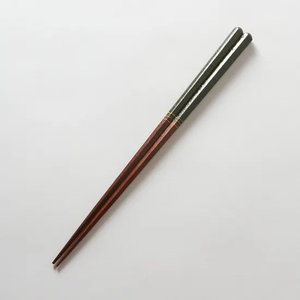 Palillos hechos en Japón con artesanía Wakasa Producto de lacado duradero - Product Image 2