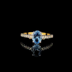 Bague ovale Aqua bleue élégante avec diamants Moissanite brillants serti griffes plaqué rhodium pour mariages et anniversaires - Product Image 1
