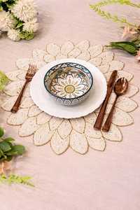 Set de table élégant fait main en polyester/coton, écologique et personnalisable, avec motifs floraux ivoire et feuilles, pour table à manger - Product Image 5