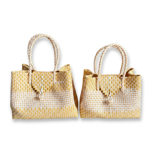 Sac fourre-tout tissé en plastique recyclé 100 % fait main, écologique, couleur naturelle et blanche, en matière plastique recyclée - Product Image 3