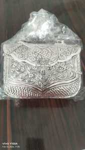 Sac de soirée artisanal en métal en forme de poisson avec fermeture à cadenas, 7 pouces, petite capacité, doublure en PU, toutes saisons, Uttar Pradesh - Product Image 2