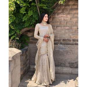Conjunto de Traje de Fiesta Beige para Mujer, Diseño NF, Estilo Elegante, Top Sharara y Dupatta para Ocasiones Especiales - Product Image 1