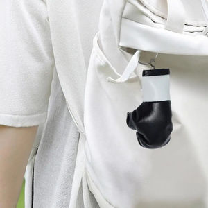 Porte-clés mini-gant de boxe personnalisé en cuir PU et PVC pour les amateurs de sport, avec logo personnalisé - Product Image 4