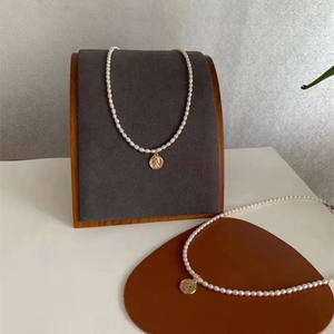 Collier polyvalent gris en lin avec perles d'imitation brillantes, chaîne ras du cou, style basique tendance, pendentif Y01131 - Product Image 1