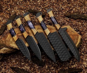Juego de Cuchillos de Cocina Hechos a Mano de Acero con Alto Contenido de Carbono, Juego de 5 Piezas con Hoja Recta y Mangos de Resina - Product Image 3
