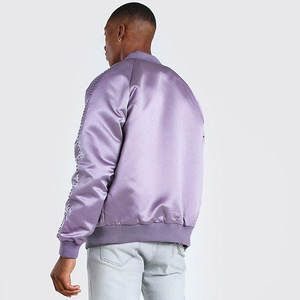 Chaquetas Varsity Clásicas de Estilo Deportivo, Hechas de Satén, con Botones, al por Mayor, Proveedor de Ropa Urbana, Chaqueta Bomber con Logotipo Personalizado - Product Image 6