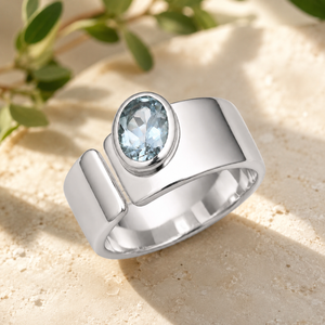 Bague de fiançailles pour femme en argent sterling 925 avec topaze bleu ciel - Pierre ovale sertie sur un anneau poli par Emrusa Jewellers - Product Image 3