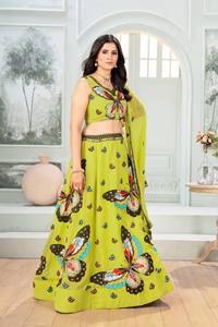 Lehenga Choli de seda Chinon con lentejuelas y bordado Zari, cuello redondo, cintura de princesa, manga corta, largo hasta el suelo, silueta imperio, con borlas - Product Image 4