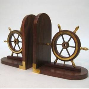 Porte-livres en forme de roue nautique, en laiton et bois, organisateur de bureau, porte-livres nautiques personnalisés à bas prix, fabriqués en Inde - Product Image 1