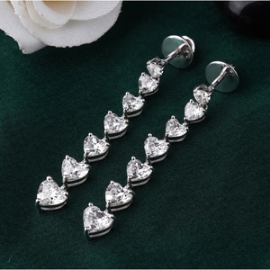 Boucles d'oreilles pendantes en diamant naturel cultivé en laboratoire, taille cœur, 5,36 carats, plaqué or blanc 14K, VVS1, certifiées IGI, pour mariage - Product Image 3