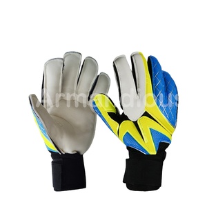 Guantes de fútbol de calidad excepcional, látex alemán duradero y cuero transpirable con empuñaduras de valor inmejorable - Product Image 1