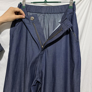 Ensemble deux pièces en jean pour femme : veste courte à manches longues boutonnée et pantalon large en jean, style streetwear tendance - Product Image 5