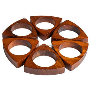 Rond de serviette en bois de créateur parfait pour la décoration de fête de dîner rustique événement de mariage style maison de ferme - Product Image 1