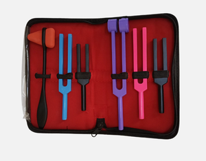 Ensemble de 6 diapasons en aluminium dans un étui en cuir noir, instruments de diagnostic pour usage médical. - Product Image 3