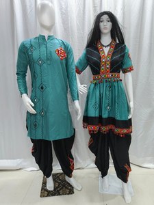 Ensemble de Kurta indien pakistanais brodé pour couple, en mélange de coton, col en V, manches trois quarts, coupe ample, tenue de festival - Product Image 1