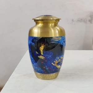 Urna de estilo americano con diferentes diseños utilizada para guardar recuerdos. - Product Image 5