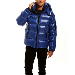 Blouson matelassé noir brillant à capuche pour homme – Chaud, coupe-vent, rembourré, pour l'hiver, style décontracté et streetwear - Product Image 1