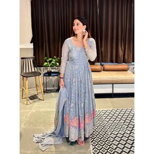 Vestido de mujer de diseño Anarkali con Secuencia y bordado conjunto de traje elegante de trabajo - Product Image 6