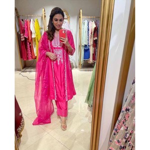 Vêtements de cérémonie broderie haut bas avec dupatta rose - Product Image 1