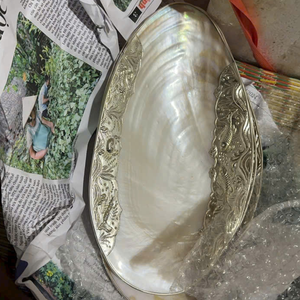 Assiette de service de luxe 30 cm multicolore en coquillage avec placage argent et or pour l'hôtellerie d'élite et la décoration intérieure - Product Image 5