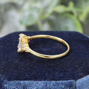 AMBER JEWELS Anillo de Compromiso Unisex de Oro Sólido de 14K con Diamante Cultivado en Laboratorio de Corte Esmeralda, Engaste de Puntas, Estilo Hiphop, Certificado IGI - Product Image 3