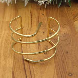 Bracelet de bras supérieur triple bande plaqué or |   Bracelet ouvert en spirale de style bohème |   Bijoux de bras tendance pour femmes - Product Image 4