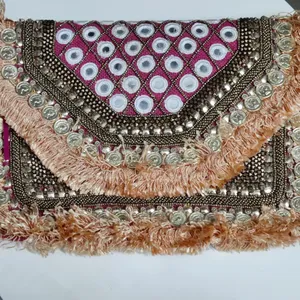 Vente en gros de pochettes de soirée pour femmes avec broderie et décoration de perles Fermeture à glissière Style d'inspiration indienne - Product Image 4