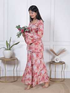 Ensemble coordonné élégant en mousseline rose à imprimé floral pour femme – Robe décontractée respirante à col U et manches cloche avec pantalon palazzo à jambes larges - Product Image 6