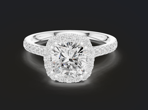 Bague en or blanc certifié avec diamant taille coussin et un magnifique design halo luxueux pour un bijou de fiançailles élégant - Product Image 4