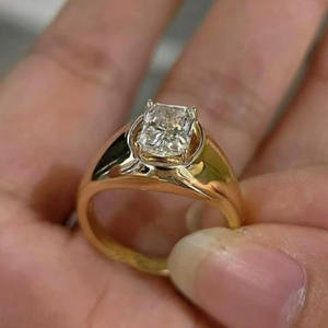 Anillo de compromiso de moissanita de corte radiante de 3.31 quilates con engaste Gypsy Dome, chapado en rodio, plata 925, solitario de 4 garras, para aniversario de bodas - Product Image 3