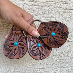 Porte-clés en cuir taillé sculpté à la main Porte-clés en cuir de forme exotique mignon Accessoires en cuir taillé Porte-clés mignons pour unisexe - Product Image 2