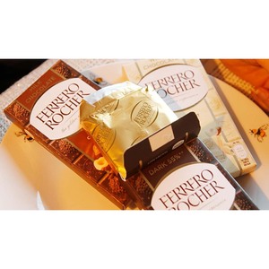 Barras de chocolate premium Ferrero Rocher con chocolate de leche suave y trozos crujientes de avellanas - Product Image 6