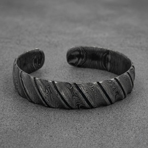 Bracelet manchette personnalisé en acier Damas, gravé avec le nom de l'homme, cadeau en forme de lune, bague d'engagement, cadeau pour lui - Product Image 5